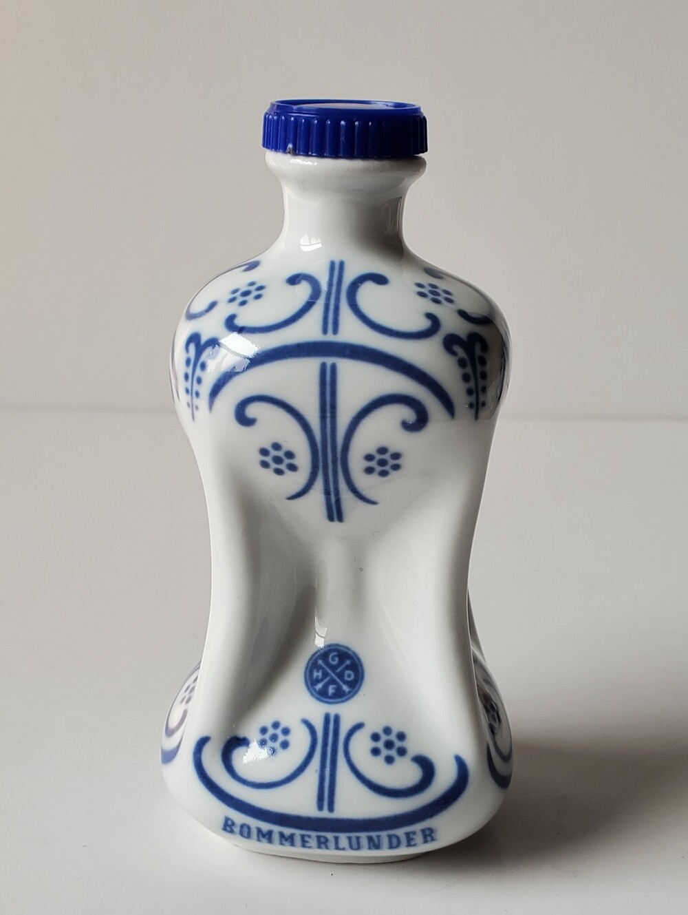 Vintage Lufthansa Airlines Miniature Porcelain Liquor Bottle Altenkunstadt